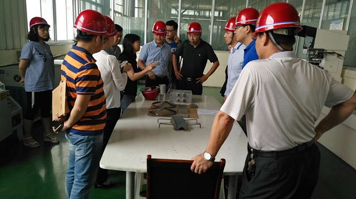 铁路系统专家莅临华虹指导工作